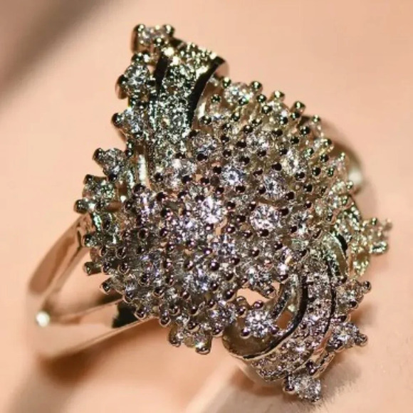 Inlaid Zirconia Women Ring size 8 - Picture 2 of 5